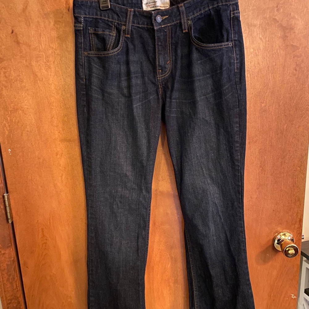 Levi’s low rise bootcut jeans dark wash size 8